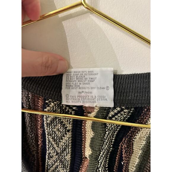 Vtg COOGI Australia 90’s v-neck sweater biggie authentic Medium knit navy multi - Picture 8 of 10